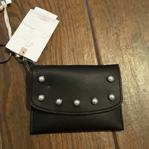 Jessica Simpson Handbags - Jessica Simpson Elisha Wallet